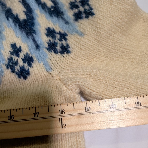 Vintage Finnwear 100% Wool Fair Isle Cardigan Sweater Womens Size M Nordic Knit - Picture 9 of 10